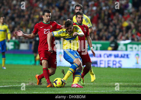 Lissabon, Portugal. 15. November 2013. Per Nilsson, Schweden Verteidiger (C) während der Fußball-match zwischen Portugal und Sewden für die erste Etappe der Play Off für 2014 FIFA Fussball-Weltmeisterschaft Brasilien im Luz Stadium in Lissabon, Portugal-Credit: Action Plus Sport/Alamy Live News Stockfoto