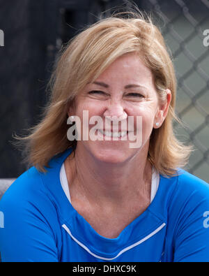 Boca Raton, Florida, USA.  15. November 2013. Porträt von Tennis-Legende CHRIS EVERT im Boca Raton Resort & Club, Boca Raton, Florida, vor dem Start des 2013 Chris Evert/Raymond James Pro-Celebrity Tennis Classic. Seit 1989 hat Chris Evert Wohltätigkeitsorganisationen mehr als $ 20,6 Millionen für Floridas gefährdete Kinder angehoben. Bildnachweis: Arnold Drapkin/ZUMAPRESS.com/Alamy Live-Nachrichten Stockfoto