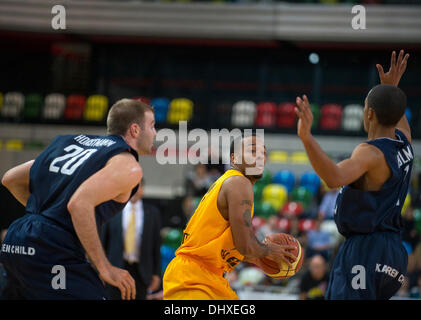 London, UK. 15. November 2013.   Londoner Löwen Löwen Löwen Rod Brown Guard [6] in Aktion während der British Basketball League Championship Spiel zwischen Löwen London und Sheffield Haie an der Kupfer-Box Arena London. Stockfoto