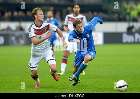 Mailand, Italien. 15. November 2013. Marchisio und Howedes während das Freundschaftsspiel zwischen Italien und Deutschland im San Siro-Stadion am 15. November 2013 in Mailand, Italy.Photo: Filippo Alfero/NurPhoto Credit: Filippo Alfero/NurPhoto/ZUMAPRESS.com/Alamy Live News Stockfoto