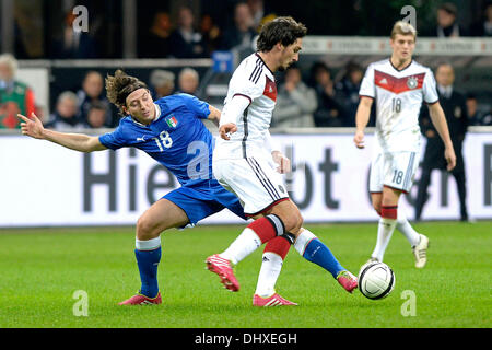 Mailand, Italien. 15. November 2013. Montolivo und Hummels während das Freundschaftsspiel zwischen Italien und Deutschland im San Siro-Stadion am 15. November 2013 in Mailand, Italy.Photo: Filippo Alfero/NurPhoto Credit: Filippo Alfero/NurPhoto/ZUMAPRESS.com/Alamy Live News Stockfoto