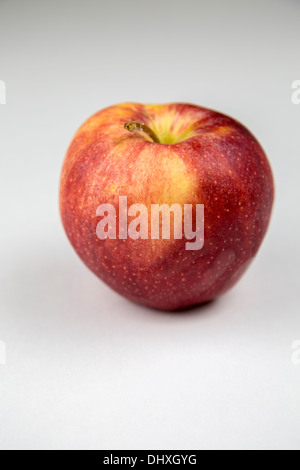 Apfel Äpfel rot gelb Nahaufnahme Lebensmittel Obst Obst keine einzelnen allein einfach Einfachheit süße Körpergesundheit gesunde Peel Peeling Essen Stockfoto