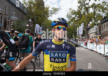 Tour-de-France-Sieger Alberto Contador erwartet Beginn des Grand Prix Cycliste de Quebec auf der Grande Allee. Stockfoto