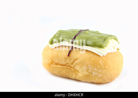 Closeup grün Sushi Donuts auf weißem Hintergrund. Stockfoto
