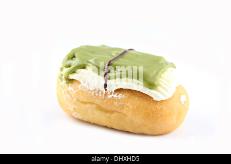 Closeup grün Sushi Donuts auf weißem Hintergrund. Stockfoto