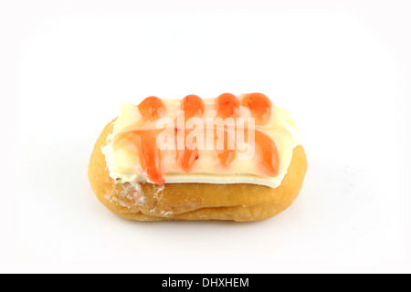 Closeup Orange Sushi Donuts auf weißem Hintergrund. Stockfoto