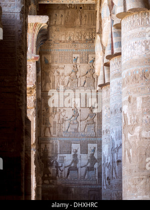 Das Innere des Tempel der Hathor in Dendera, Ägypten Stockfoto