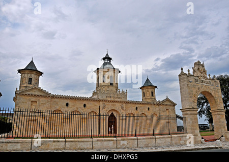 Fassade des Chateau Cos Estournel Saint Estephe Aquitaine Frankreich Stockfoto