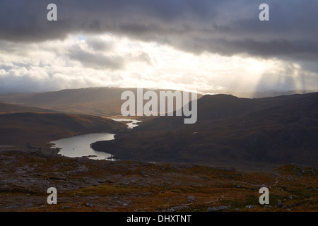 Luftaufnahme des Loch Clair, Glen Torridon in den schottischen Highlands, UK. Stockfoto