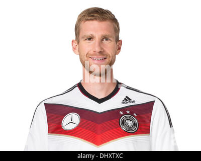 14. November 2013. Porträt des deutschen Fußballnationalspieler Per Mertesacker im Kit für die FIFA Fussball-Weltmeisterschaft 2014 in Brasil Credit: Kolvenbach/Alamy Live-Nachrichten Stockfoto