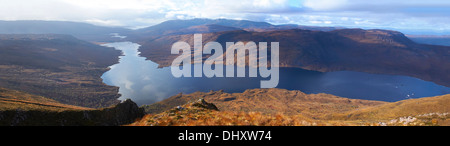 Luftaufnahme des Loch Damh in der Nähe von Torridon in den schottischen Highlands, UK. Stockfoto