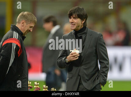 Mailand, Italien. 15. November 2013. Deutschlands Kopf, wie, die Trainer Joachim Loew durch das Stadion vor der freundliche Fußball geht, match zwischen Italien und Deutschland im Giuseppe Meazza Stadium (San Siro) in Mailand, Italien, 15. November 2013. Foto: Andreas Gebert/Dpa/Alamy Live-Nachrichten Stockfoto