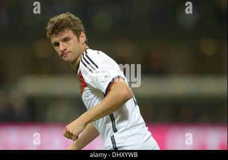 Mailand, Italien. 15. November 2013. Deutschlands Thomas Mueller reagiert beim Freundschaftsspiel zwischen Italien und Deutschland im Giuseppe Meazza Stadium (San Siro) in Mailand, Italien, 15. November 2013. Foto: Andreas Gebert/Dpa/Alamy Live-Nachrichten Stockfoto