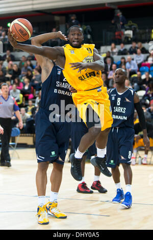 London, UK. 15. November 2013. BBL: London Lions V Sheffield Haifische, Copper Box, London, England. Bildnachweis: Simon Balson/Alamy Live-Nachrichten Stockfoto