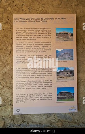 Hinweise an Willkawain (Huilcahuaín), Begräbnis- Konstruktionen (CHULLPAS) Peru. Stockfoto