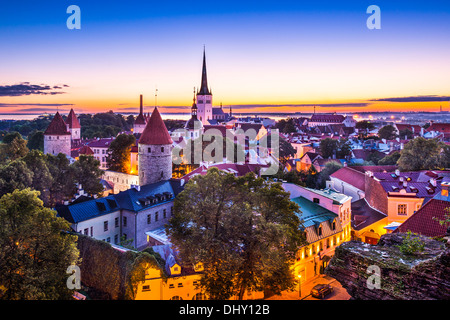 Morgendämmerung in Tallinn, Estland in der Altstadt. Stockfoto