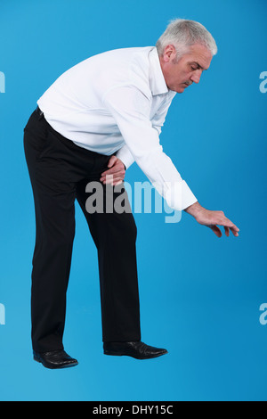 Geschäftsmann, etwas abholen Stockfoto