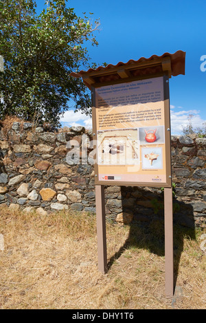 Hinweise an Willkawain (Huilcahuaín), Begräbnis- Konstruktionen (CHULLPAS) Peru. Stockfoto