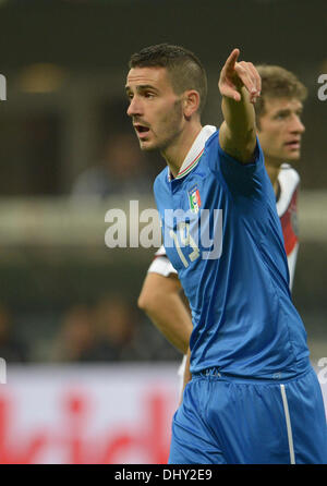 Mailand, Italien. 15. November 2013. Italiens Leonardo Bonucci Gesten während der freundliche Fußball match zwischen Italien und Deutschland im Giuseppe Meazza Stadium (San Siro) in Mailand, Italien, 15. November 2013. Foto: Andreas Gebert/Dpa/Alamy Live-Nachrichten Stockfoto