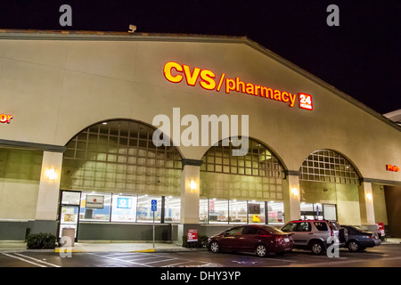 Ein 24-Stunden CVS Pharmacy in Westchester California, 01:00 morgens Stockfoto