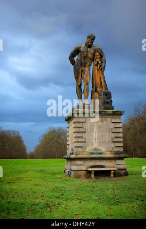 Statue des Herakles in den Park, Vaux-le-Vicomte, Frankreich Stockfoto