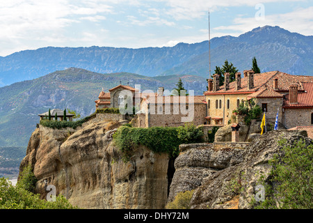 Agios Stephanos Kloster oben auf die Felsen von Meteora in Griechenland Stockfoto