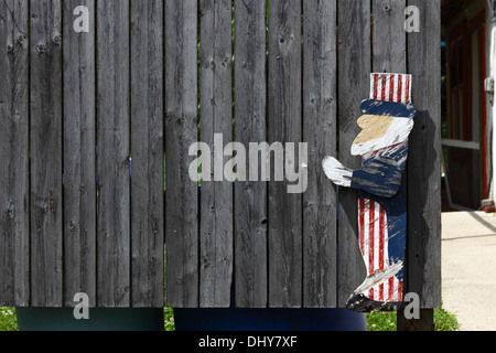 Bemalte Holzfigur Uncle Sam auf Zaun in der Nähe von Gettysburg, Adams County, Pennsylvania, USA Stockfoto