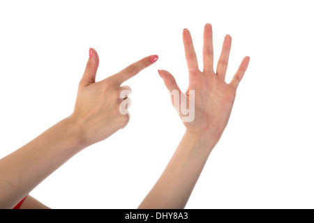 Weibliche Hände zeigen sieben Finger isoliert auf weißem Hintergrund Stockfoto