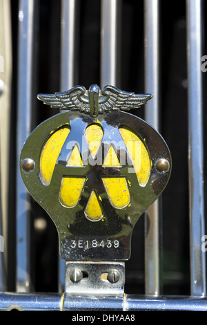 Klassische AA Automobile Association Abzeichen hautnah Stockfoto