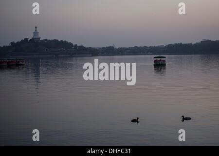 Peking, China. 14. November 2013. Beihai-Park ist eine kaiserliche Garten nordwestlich der verbotenen Stadt in Peking. © Jiwei Han/ZUMA Wire/ZUMAPRESS.com/Alamy Live-Nachrichten Stockfoto