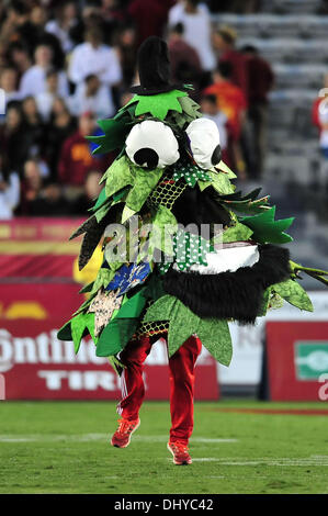 Los Angeles, CA, USA. 16. November 2013. Die Stanford Baum führt vor dem NCAA Football-Spiel zwischen der Stanford Cardinal und die USC Trojans am Kolosseum in Los Angeles, California.Louis Lopez/CSM/Alamy Live News Stockfoto