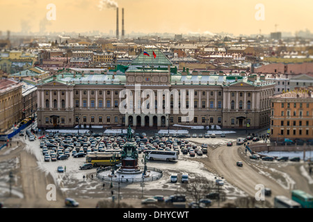Blick auf St. Isaak Platz, der Mariinsky Palast und das Denkmal für Nicholas I in St. Petersburg, Russland. Stockfoto