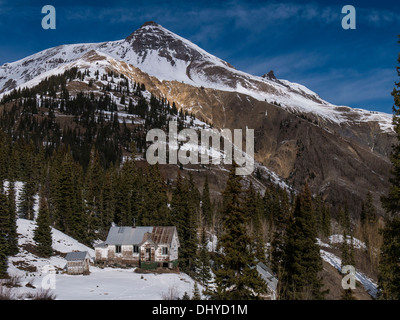 Idarado Mine Website, Winter, U.S. 550, Million Dollar Highway zwischen Ouray und Silverton, Colorado. Stockfoto