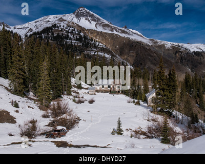 Idarado Mine Website, Winter, U.S. 550, Million Dollar Highway zwischen Ouray und Silverton, Colorado. Stockfoto