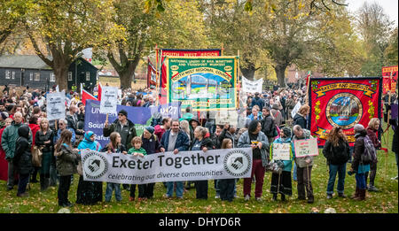 Exeter versammeln für den Marsch in Exeter zusammen März und Vielfalt-Festival in Exeter, Devon, UK Stockfoto
