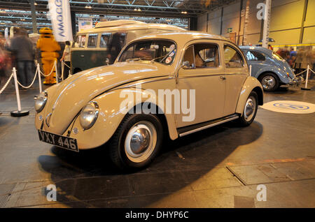 Birmingham, Vereinigtes Königreich. 16. November 2013. Oldtimer Autos auf dem Display an Lancaster Insurance NEC Classic Car Show in Birmingham. VW Volkswagen Käfer Credit: Matthew Richardson/Alamy Live-Nachrichten Stockfoto