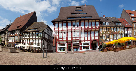 Marktplatz mit Till Eulenspiegel-Brunnen in Einbeck, Niedersachsen, Deutschland, Europa, Stockfoto