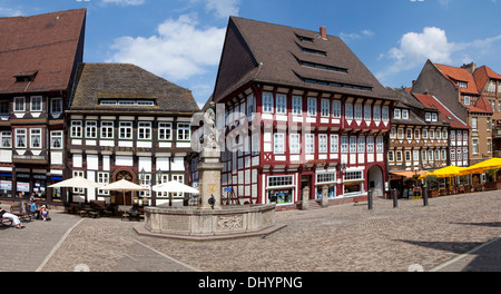 Marktplatz mit Till Eulenspiegel-Brunnen in Einbeck, Niedersachsen, Deutschland, Europa, Stockfoto