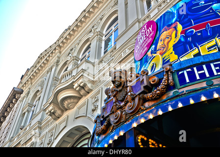 Piccadilly Circus ist eine Straßenkreuzung und öffentlichen Raum des Londoner West End Stockfoto