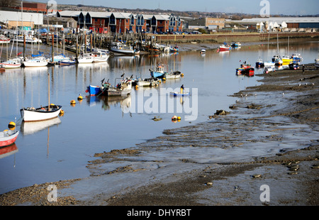 Blick auf Fluss Adur und Hafen bei Ebbe Shoreham-by-Sea Sussex UK Stockfoto