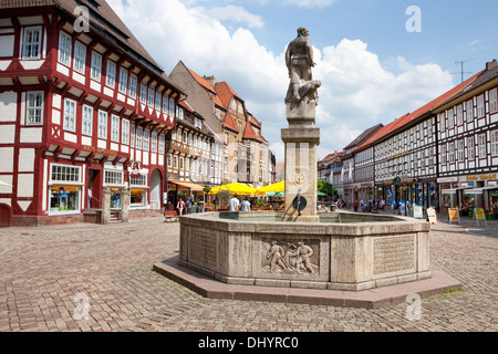 Marktplatz mit Till Eulenspiegel-Brunnen in Einbeck, Niedersachsen, Deutschland, Europa, Stockfoto