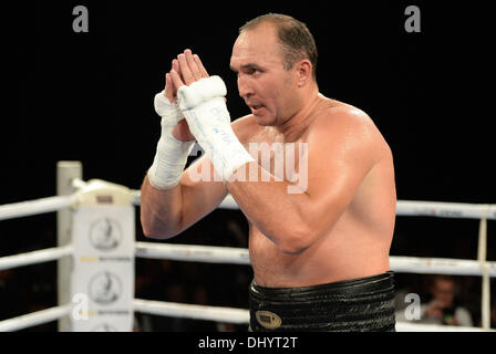 Hamilton, Neuseeland. 16. November 2013. Boxen. David Tua V Alexander Ustinov. Hydr8 Null, David V Goliath von Duco Veranstaltungen, Claudelands-Event-Center, Hamilton, Neuseeland. Bildnachweis: Aktion Plus Sport/Alamy Live-Nachrichten Stockfoto