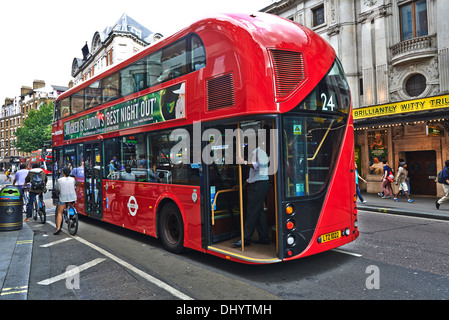 Shaftesbury Avenue ist eine wichtige Straße im Zentrum von London, England, nach Anthony Ashley Cooper, 7. Earl of Shaftesbury benannt Stockfoto