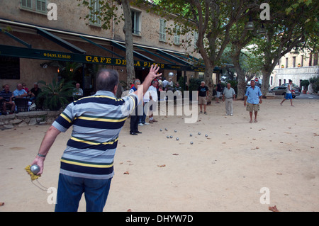 Männer spielen Boule St Paul de Vence Provence Frankreich Stockfoto