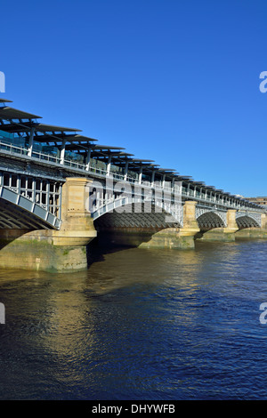 Blackfriars Railway Bridge, London, Vereinigtes Königreich Stockfoto