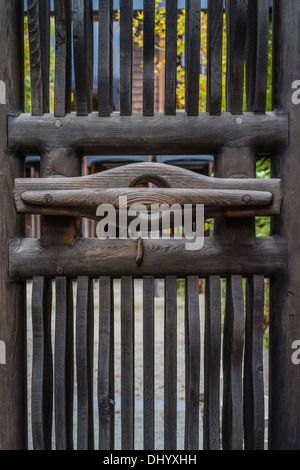 Handgefertigte Tor Riegel an der Heimat der berühmten Künstler/Schreiner Sam Maloof. Stockfoto