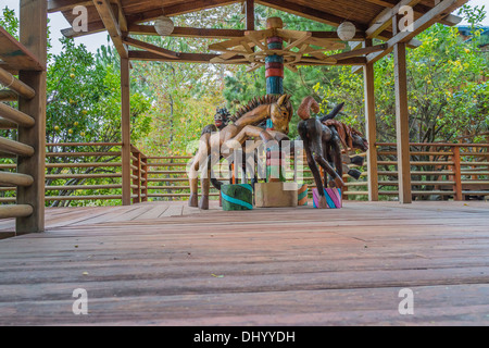 Aus Holz handgefertigten Karussell von Künstler Mary Ann Voorhis, in der "Maloof Collection" zu Hause und Laden der Schreiner Sam Maloof. Stockfoto