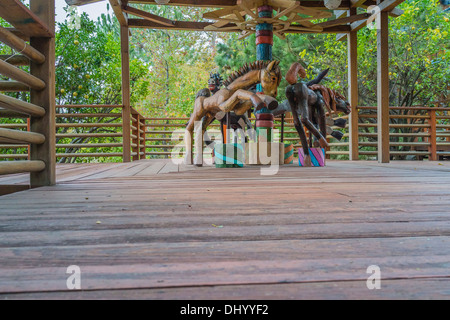 Aus Holz handgefertigten Karussell von Künstler Mary Ann Voorhis, in der "Maloof Collection" zu Hause und Laden der Schreiner Sam Maloof. Stockfoto