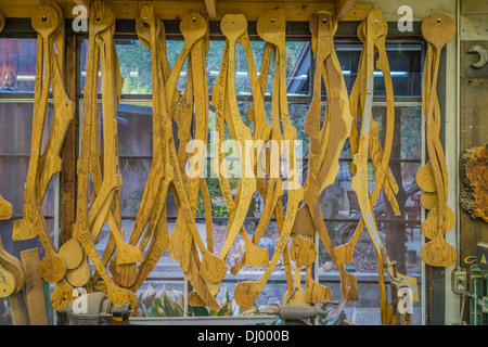 Hölzerne Vorlagen im Sam Maloof Shop der berühmten Künstler/Schreiner Sam Maloof. Stockfoto