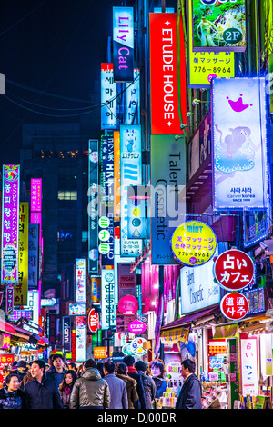 Myeong-Dong Bezirk von Seoul, Südkorea. Stockfoto